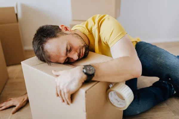 Man sleeping on a box, showing how sleep apnea impacts energy.