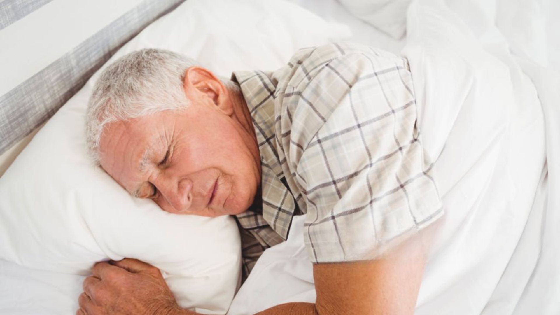 Sleeping on side supports consistent bedtime routines habits